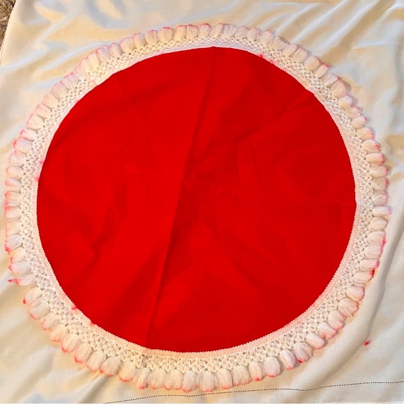 Vintage Red Tee Shirt LARGE 36” white fringe trim Christmas tree skirt - Picture 1 of 5